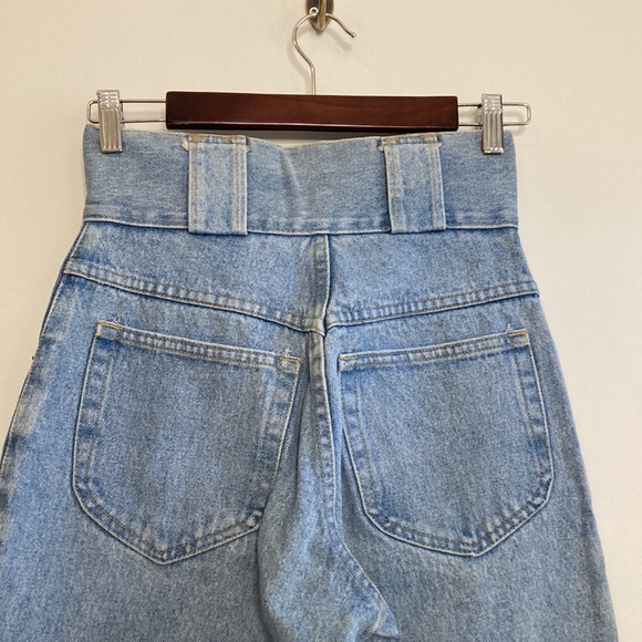 Vintage Jeans Womens 26 x 31 High Pinch Waist Straight Taper 90s 80s Light Blue - Picture 4 of 11